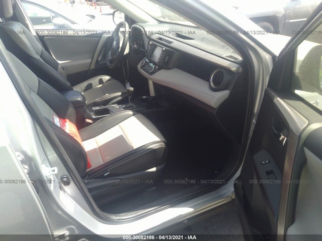 Photo 4 VIN: JTMRJREV2JD165023 - TOYOTA RAV4 