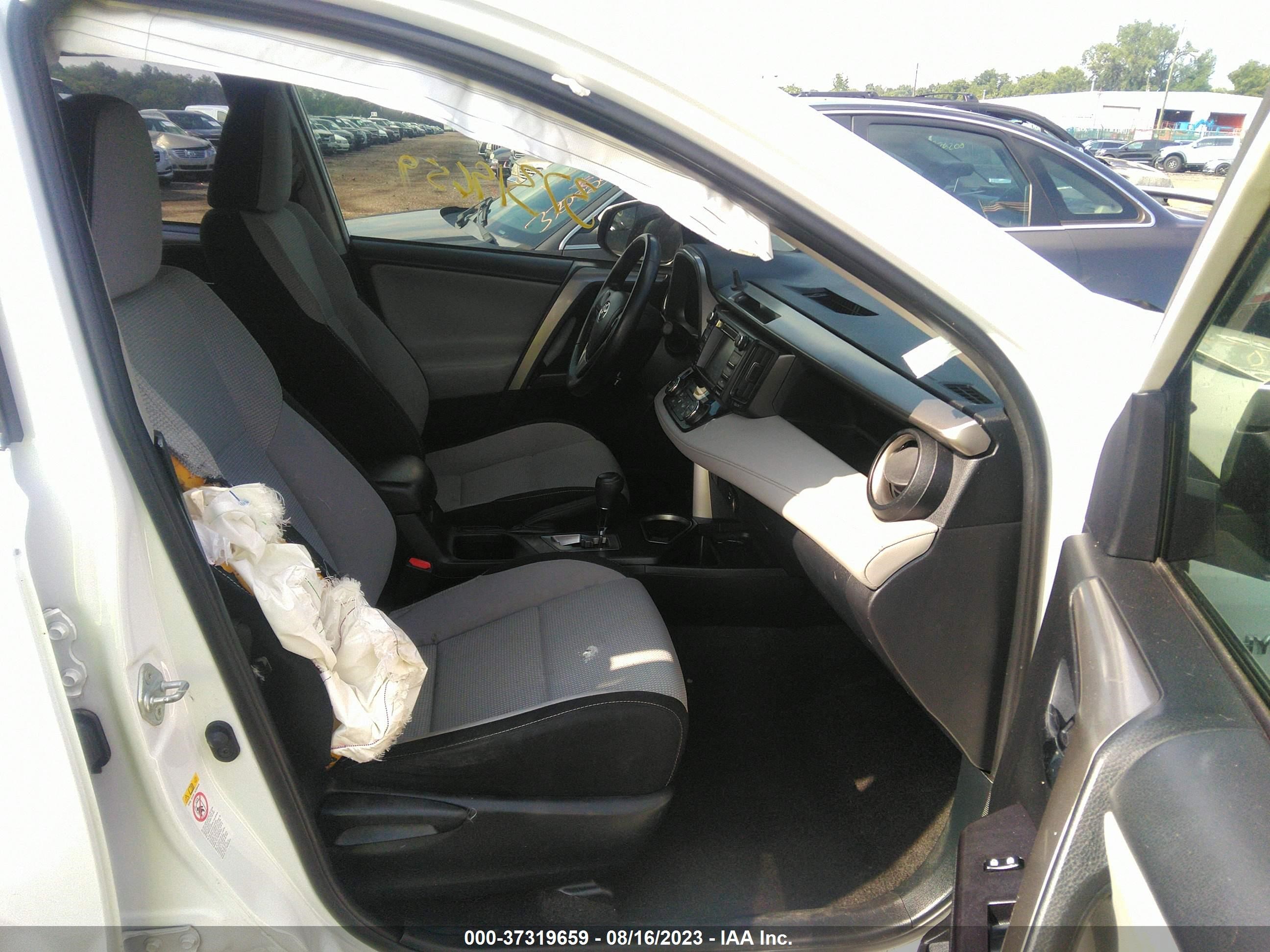 Photo 4 VIN: JTMRJREV3JD174958 - TOYOTA RAV 4 