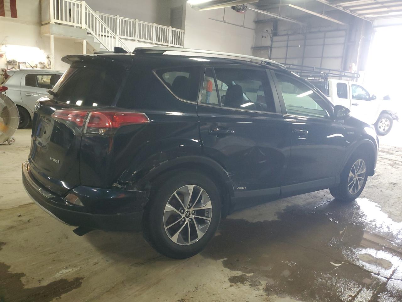 Photo 2 VIN: JTMRJREV3JD186432 - TOYOTA RAV 4 