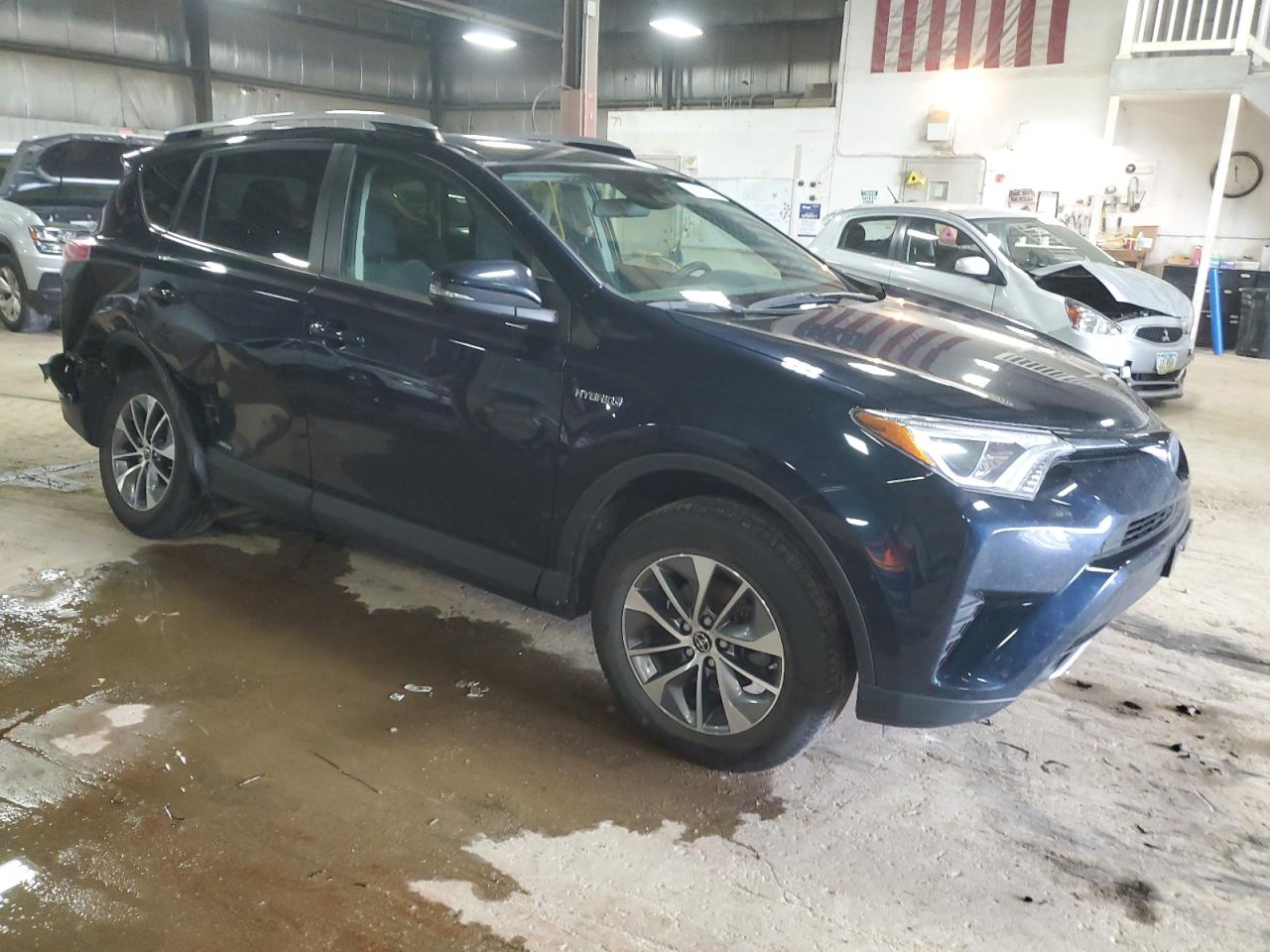 Photo 3 VIN: JTMRJREV3JD186432 - TOYOTA RAV 4 