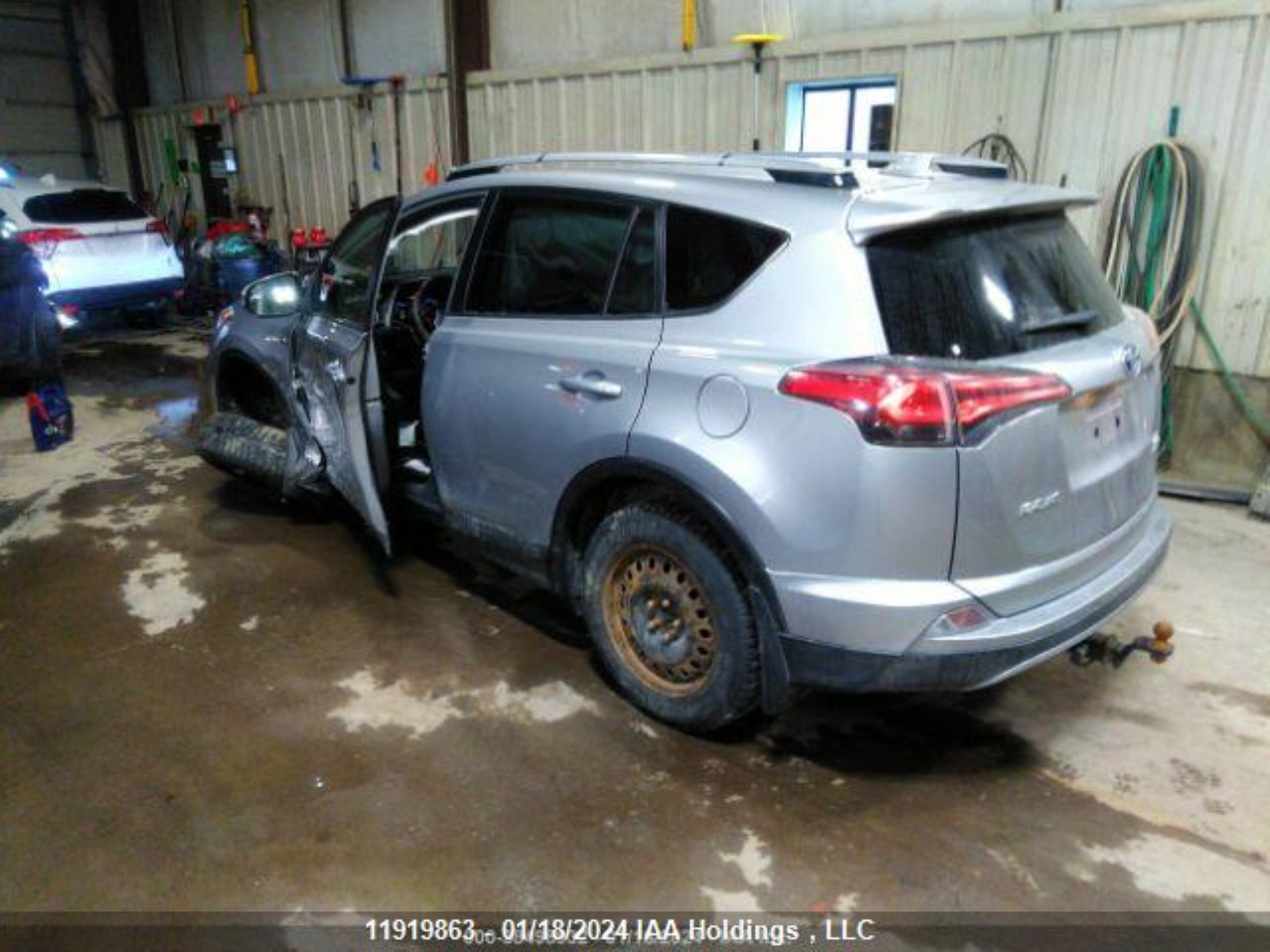 Photo 4 VIN: JTMRJREV4HD076158 - TOYOTA RAV 4 