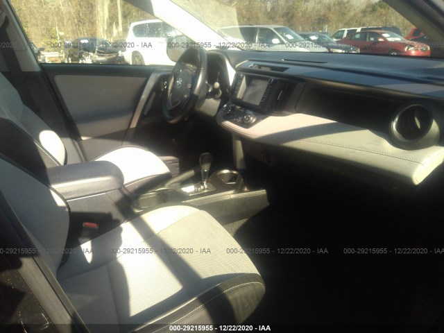 Photo 4 VIN: JTMRJREV6JD231685 - TOYOTA RAV4 