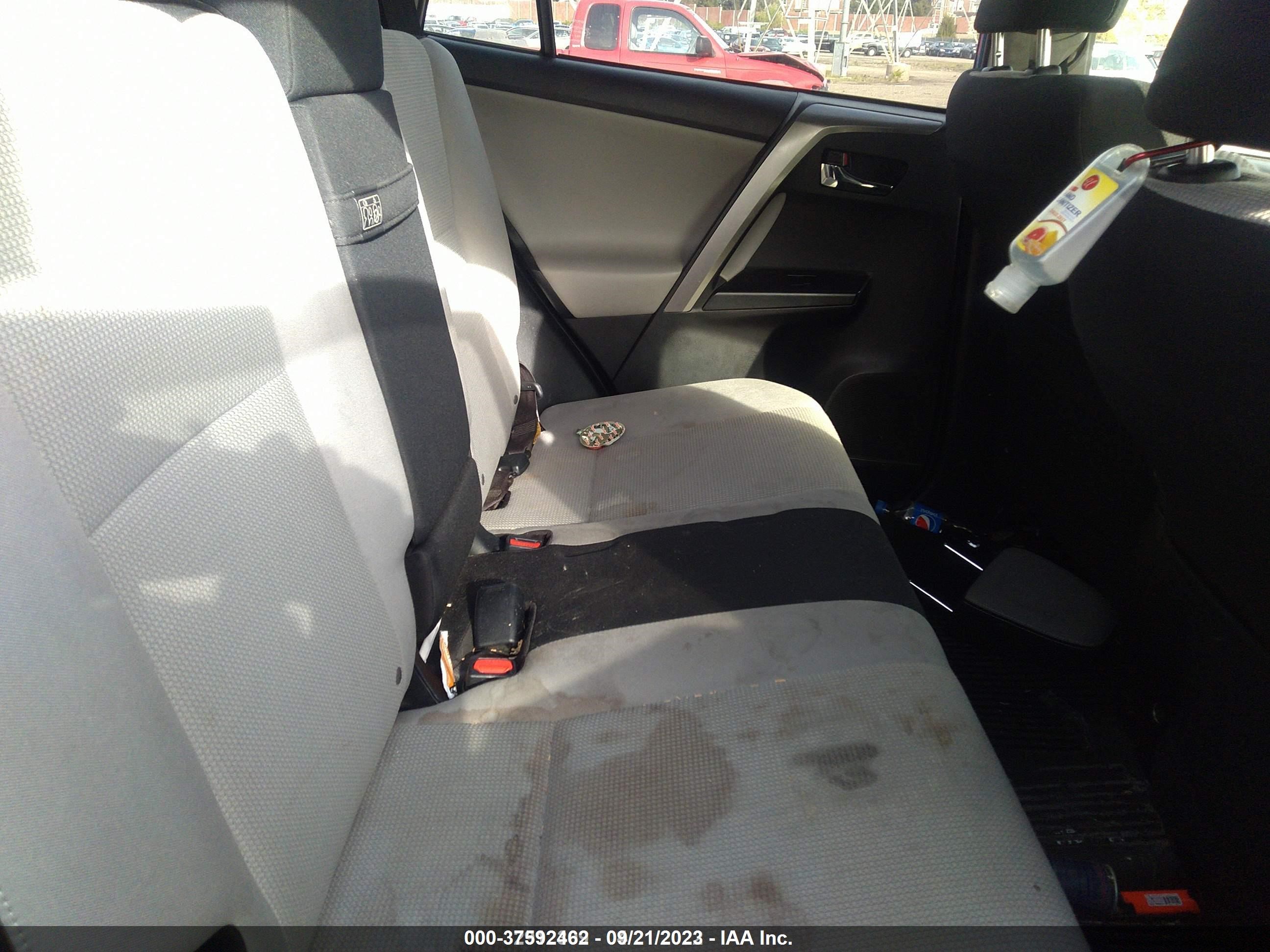 Photo 7 VIN: JTMRJREV7HD138068 - TOYOTA RAV 4 