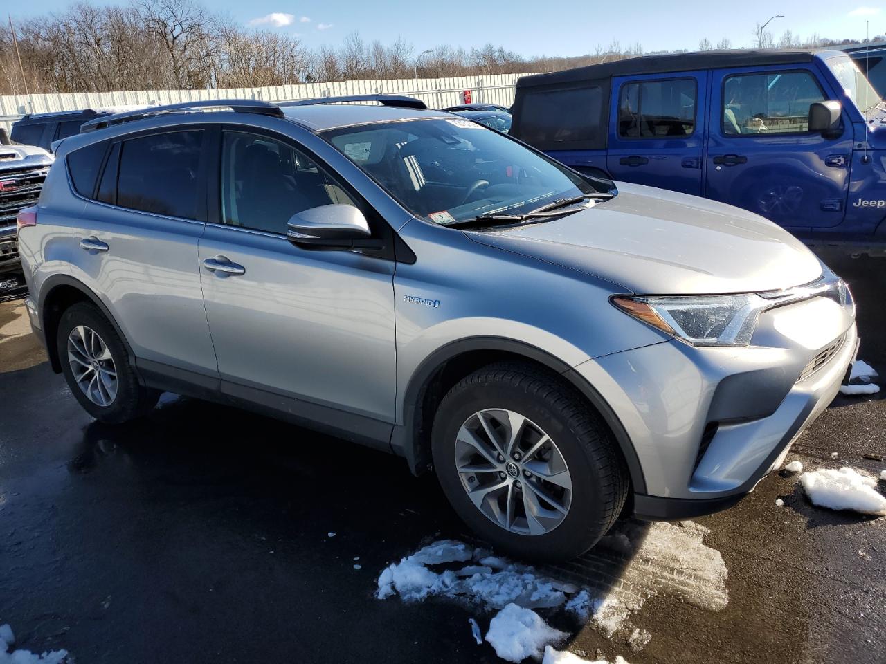 Photo 3 VIN: JTMRJREV8JD251386 - TOYOTA RAV 4 