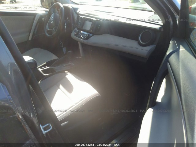 Photo 4 VIN: JTMRJREV9HD111115 - TOYOTA RAV4 