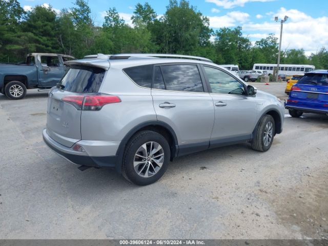 Photo 3 VIN: JTMRJREVXHD076620 - TOYOTA RAV4 