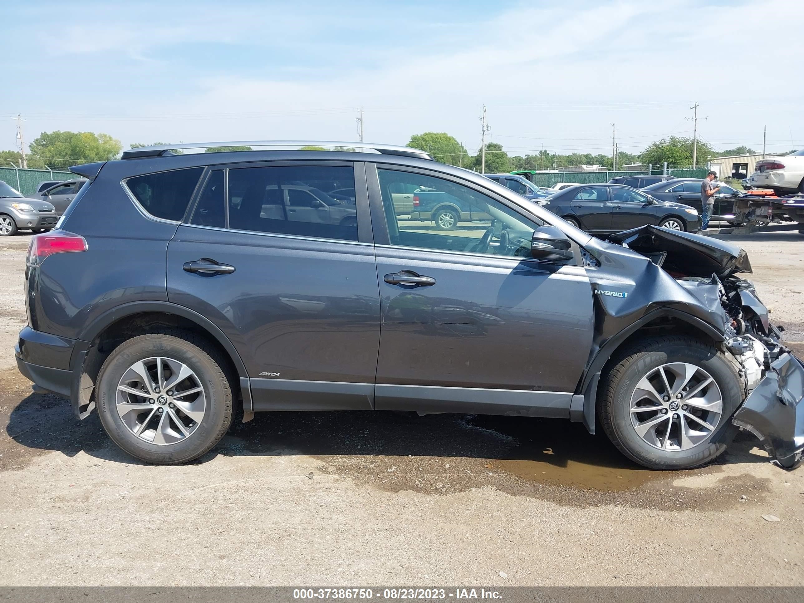 Photo 12 VIN: JTMRJREVXHD095510 - TOYOTA RAV 4 