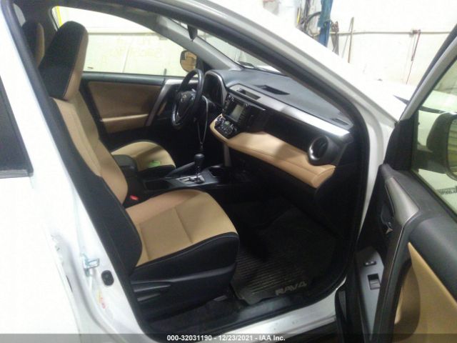 Photo 4 VIN: JTMRJREVXHD133169 - TOYOTA RAV4 HYBRID 