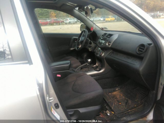 Photo 4 VIN: JTMRK4DV5A5095562 - TOYOTA RAV4 