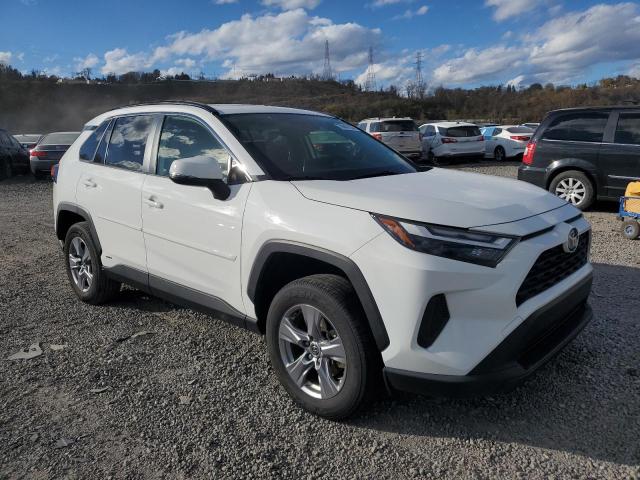 Photo 3 VIN: JTMRWRFV0ND151157 - TOYOTA RAV4 XLE 