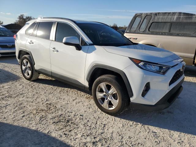 Photo 3 VIN: JTMW1RFV3KD513219 - TOYOTA RAV4 XLE 