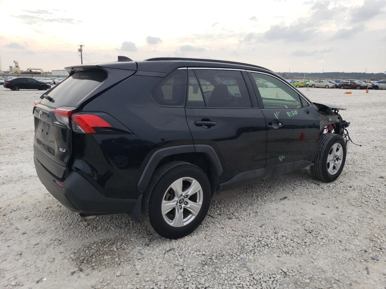 Photo 2 VIN: JTMW1RFV8KD500997 - TOYOTA RAV 4 