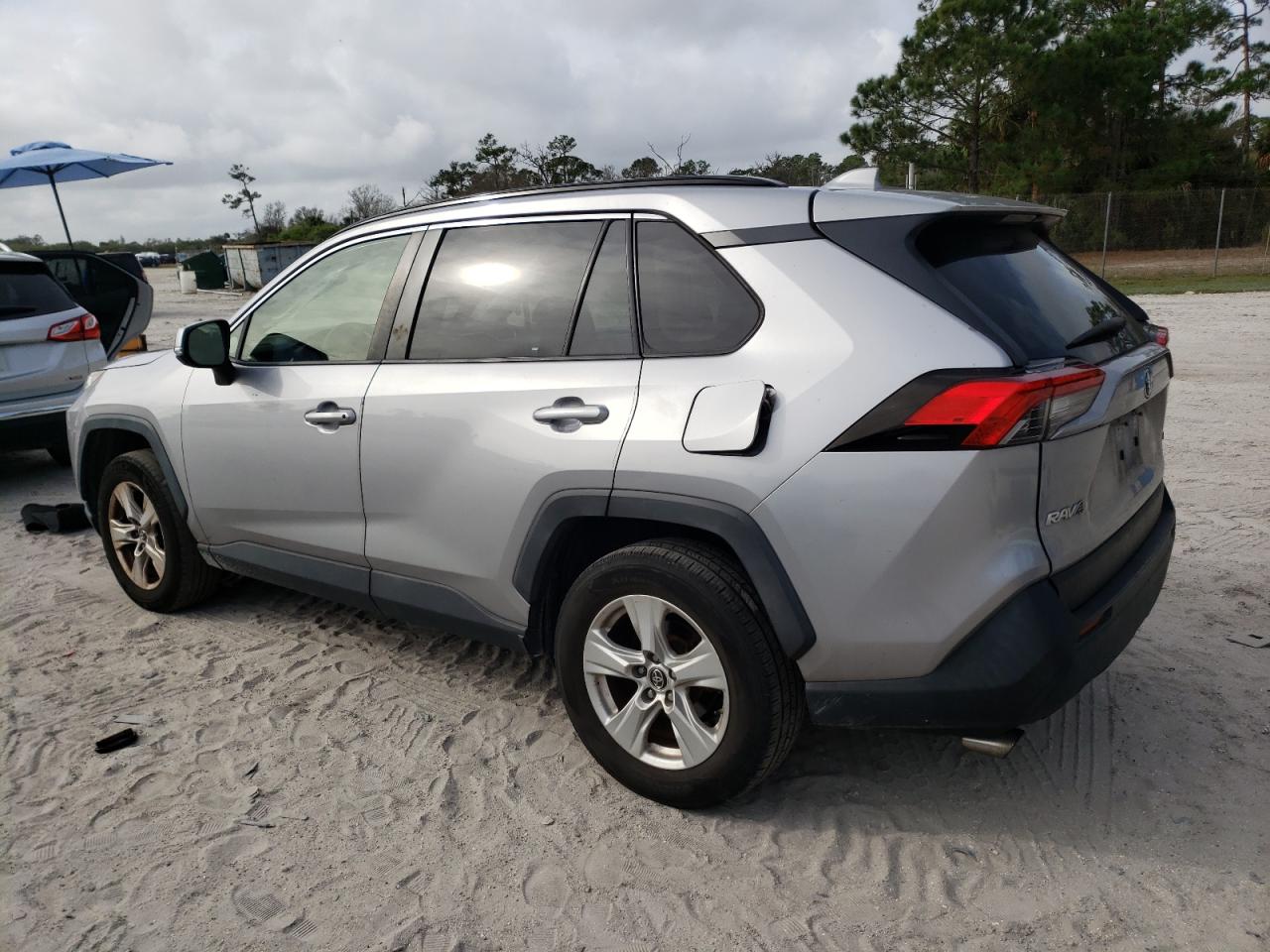 Photo 1 VIN: JTMW1RFVXKD031153 - TOYOTA RAV4 XLE 