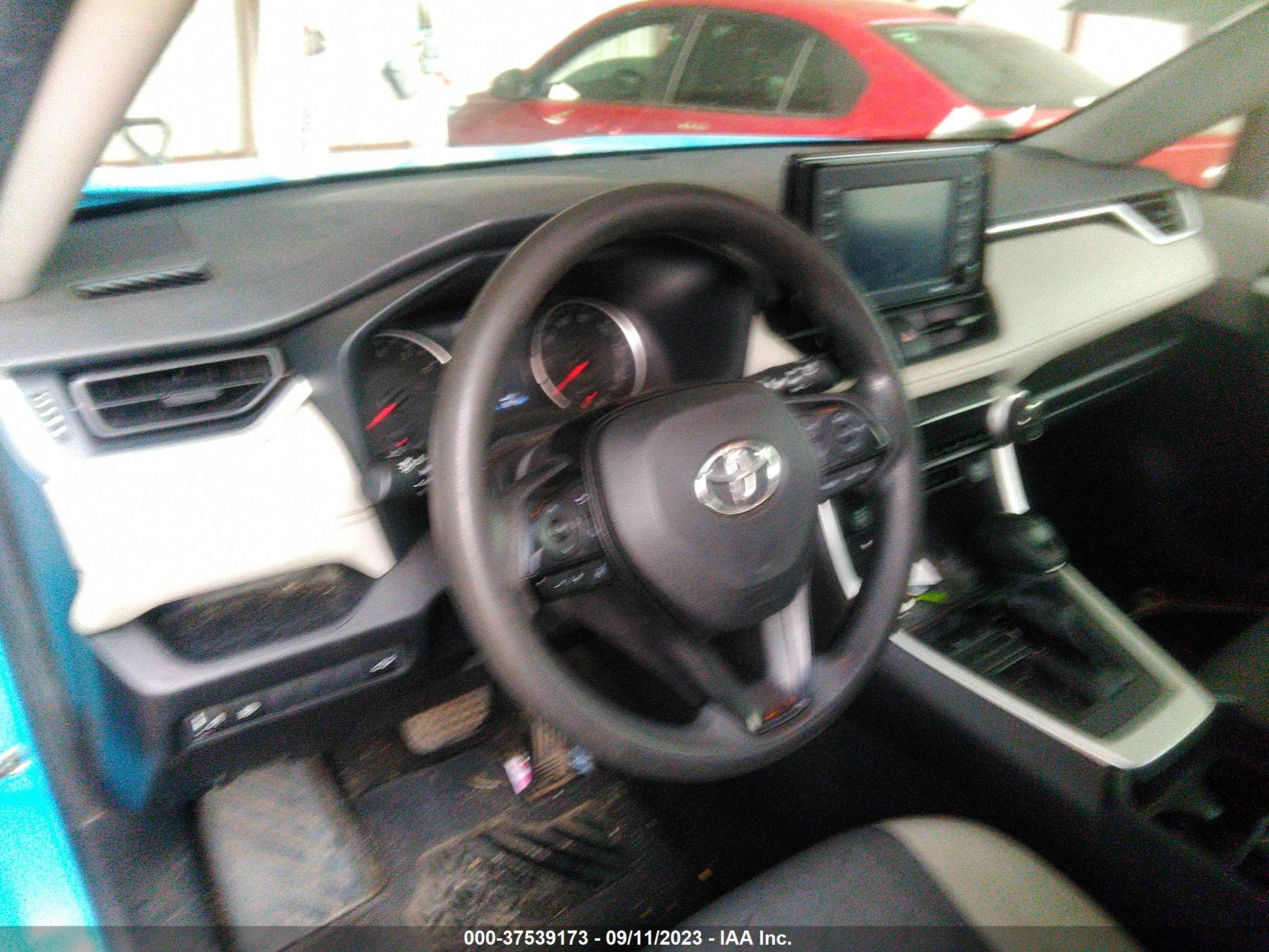 Photo 4 VIN: JTMW1RFVXMD072563 - TOYOTA RAV 4 