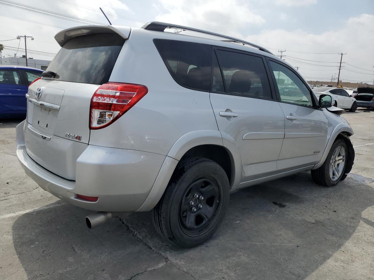 Photo 2 VIN: JTMWF4DV8B5035218 - TOYOTA RAV 4 