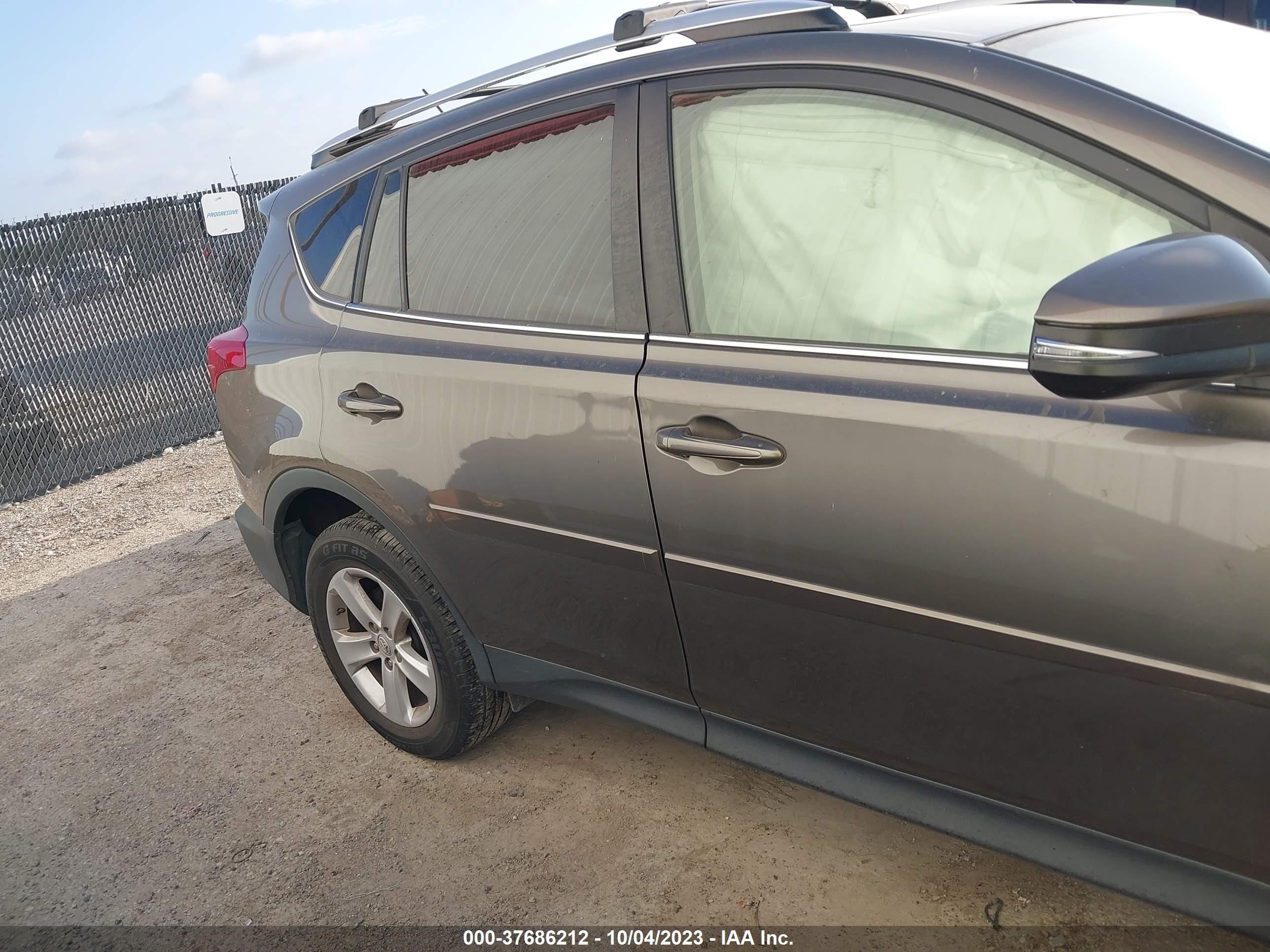 Photo 11 VIN: JTMWFREV0ED037082 - TOYOTA RAV 4 