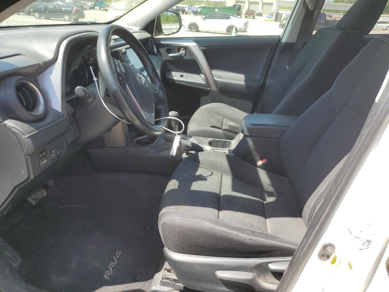 Photo 6 VIN: JTMWFREV0HD101898 - TOYOTA RAV 4 