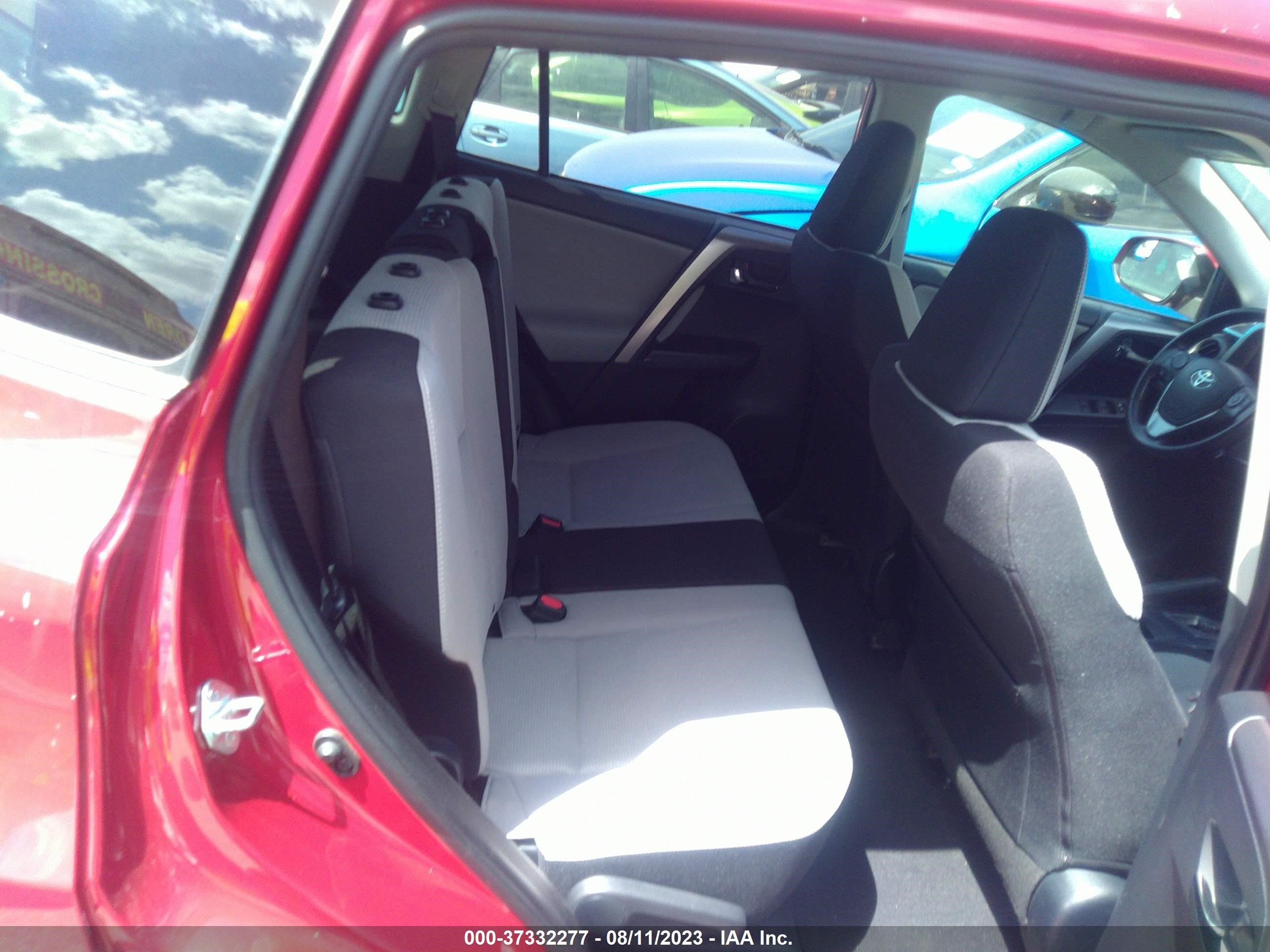 Photo 7 VIN: JTMWFREV0HJ116595 - TOYOTA RAV 4 