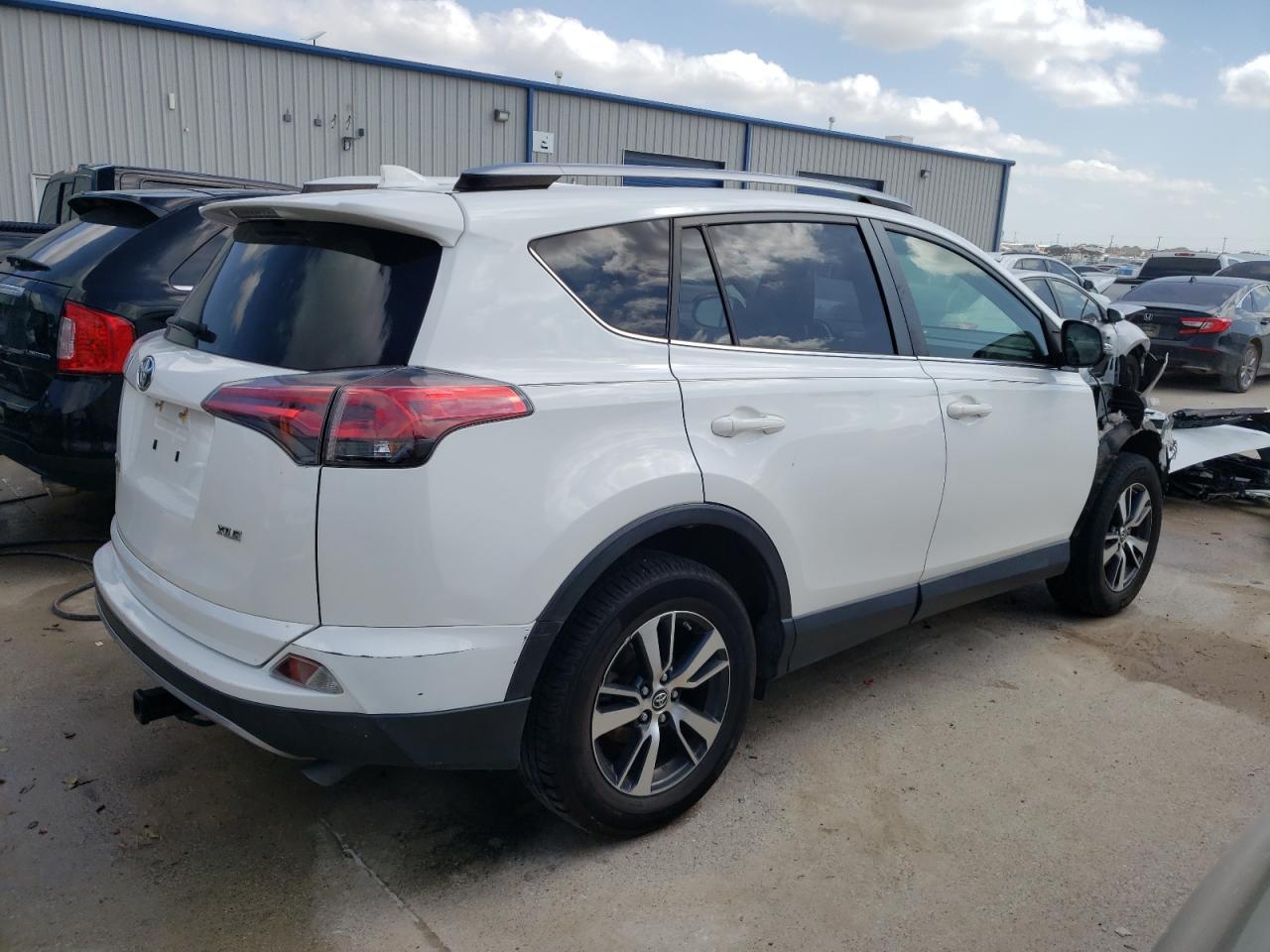 Photo 2 VIN: JTMWFREV0HJ720504 - TOYOTA RAV 4 