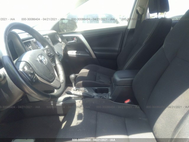 Photo 4 VIN: JTMWFREV0JJ175958 - TOYOTA RAV4 