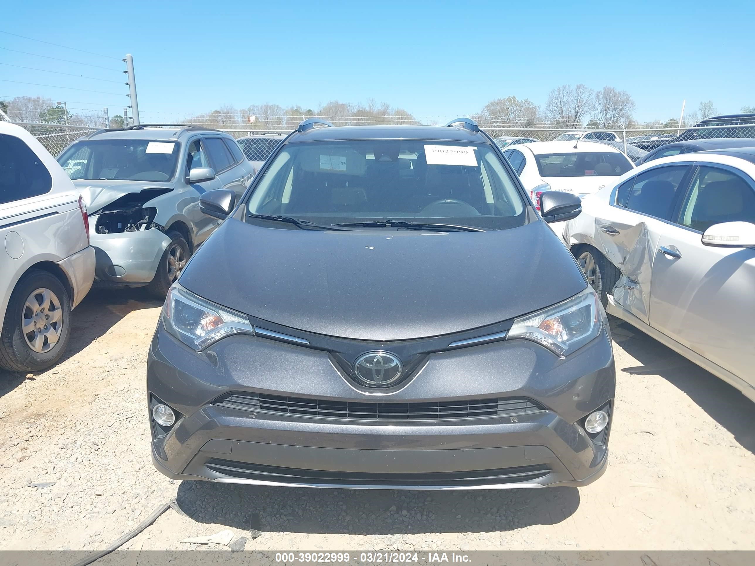 Photo 11 VIN: JTMWFREV0JJ177290 - TOYOTA RAV 4 