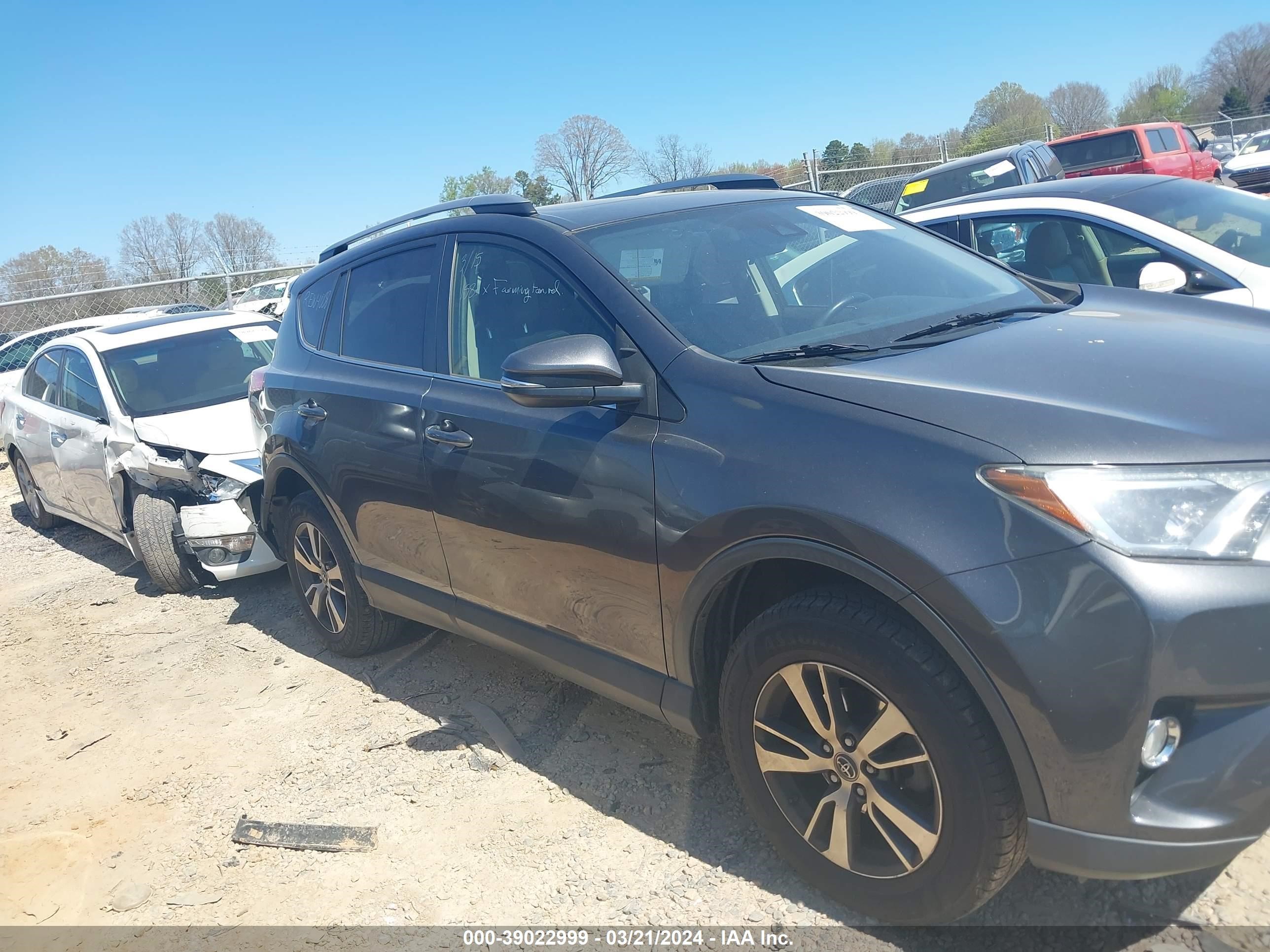 Photo 12 VIN: JTMWFREV0JJ177290 - TOYOTA RAV 4 