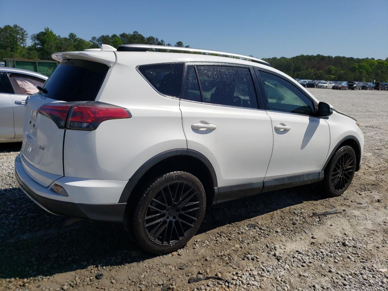 Photo 2 VIN: JTMWFREV0JJ736434 - TOYOTA RAV 4 