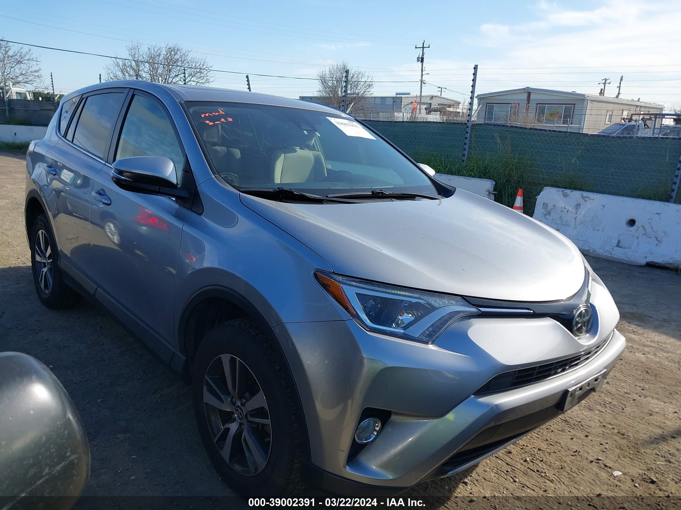 Photo 0 VIN: JTMWFREV1JD114052 - TOYOTA RAV 4 