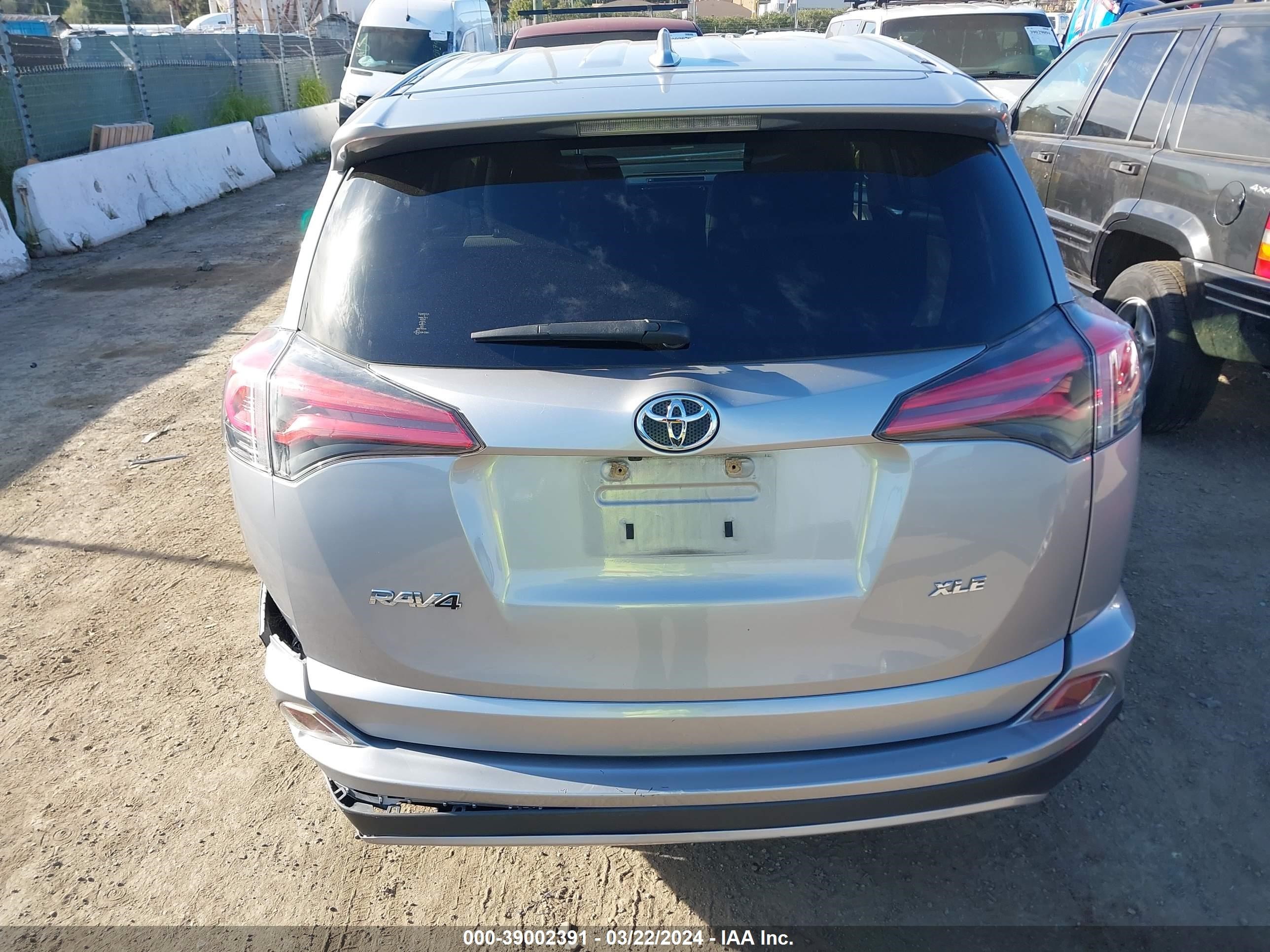 Photo 15 VIN: JTMWFREV1JD114052 - TOYOTA RAV 4 