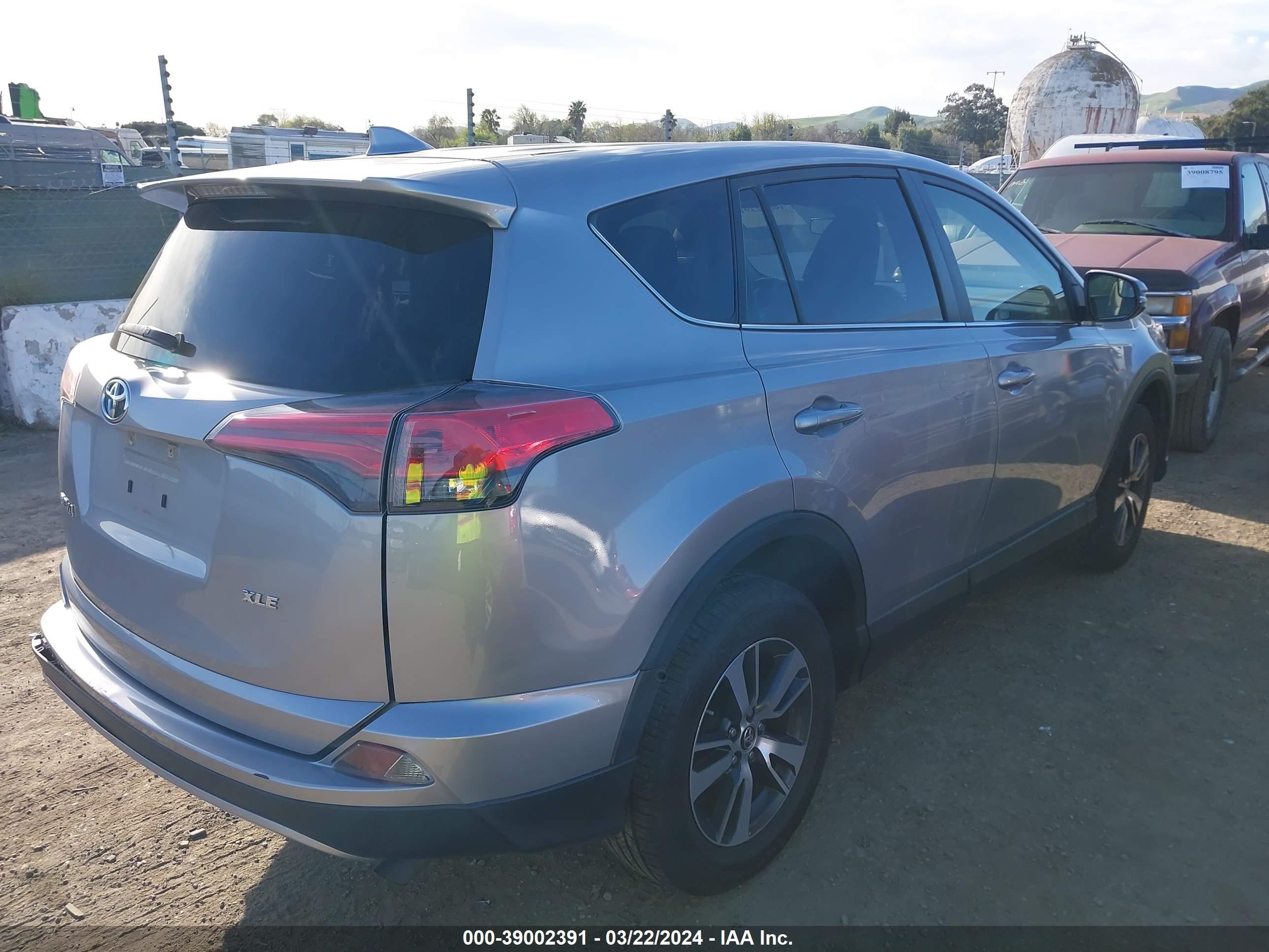 Photo 3 VIN: JTMWFREV1JD114052 - TOYOTA RAV 4 