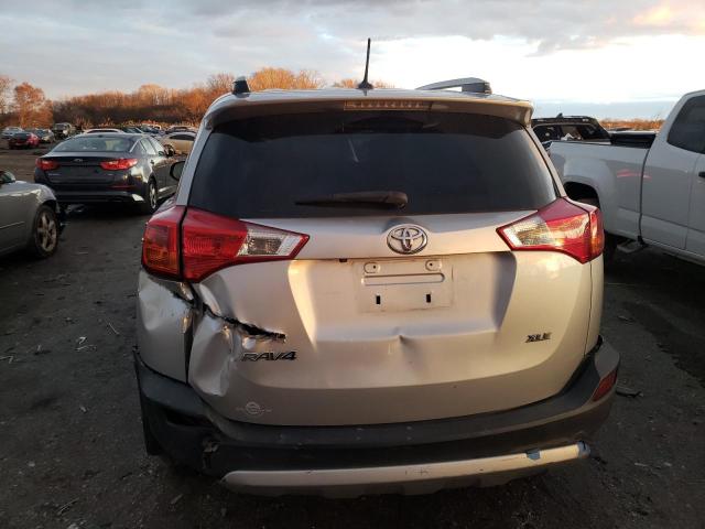 Photo 5 VIN: JTMWFREV2FJ040018 - TOYOTA RAV4 XLE 