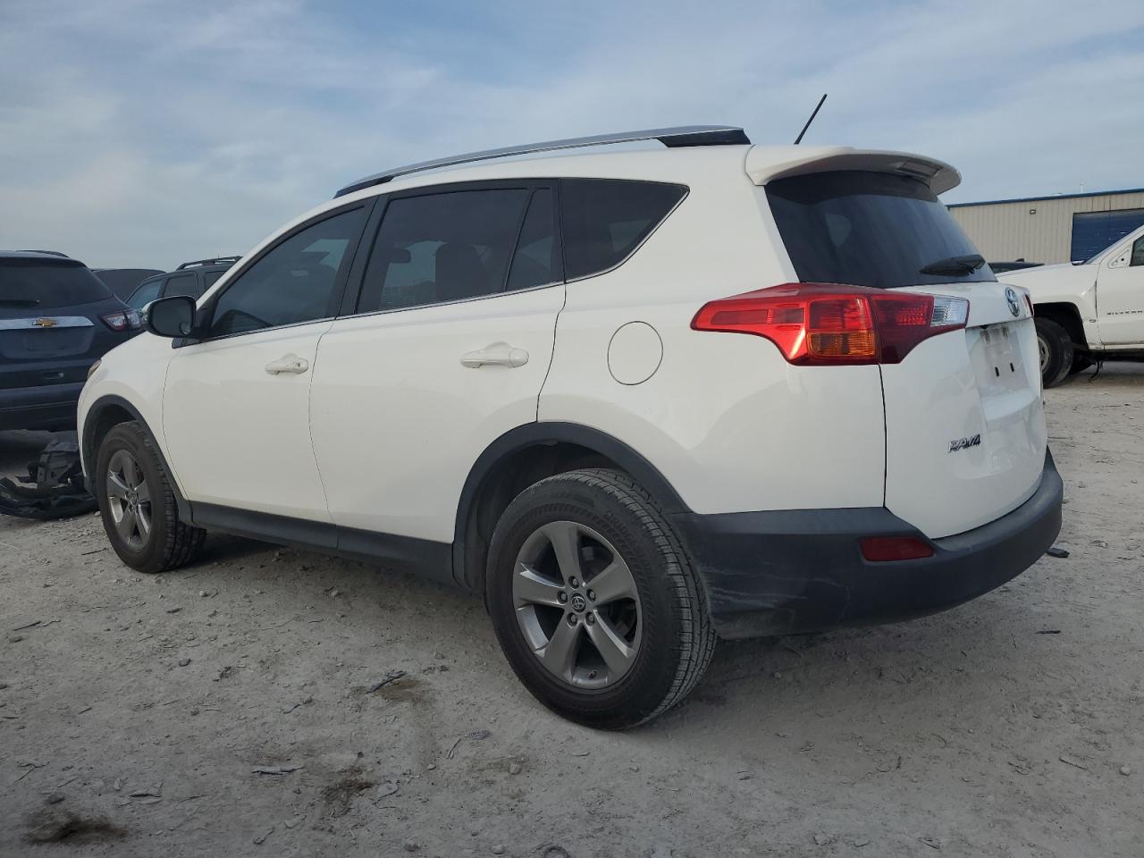 Photo 1 VIN: JTMWFREV2FJ044618 - TOYOTA RAV 4 