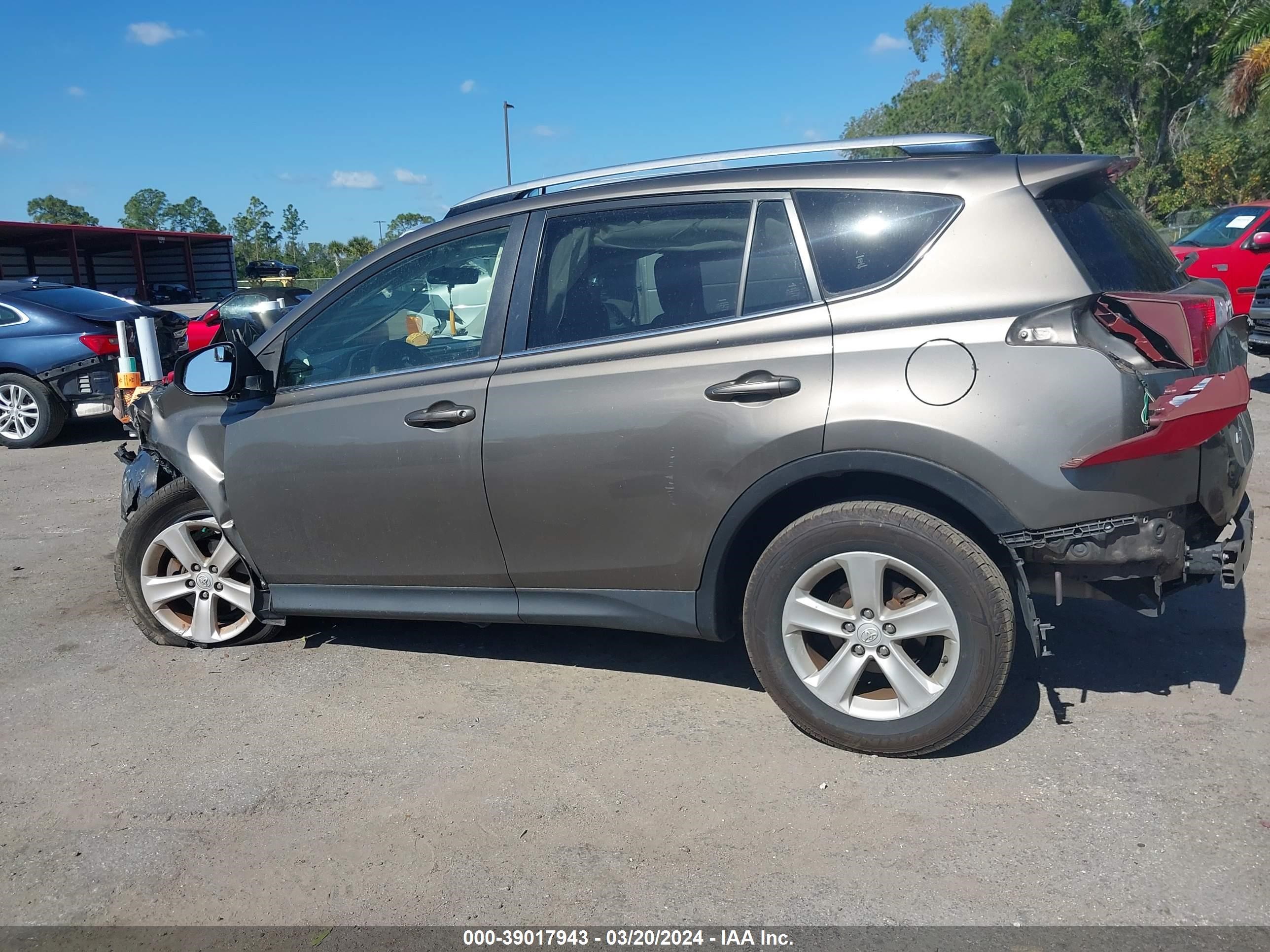 Photo 13 VIN: JTMWFREV3DD011266 - TOYOTA RAV 4 