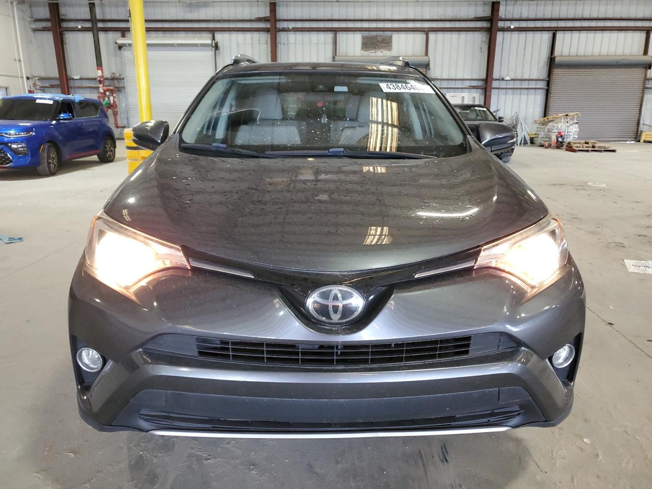 Photo 4 VIN: JTMWFREV3HD098883 - TOYOTA RAV 4 