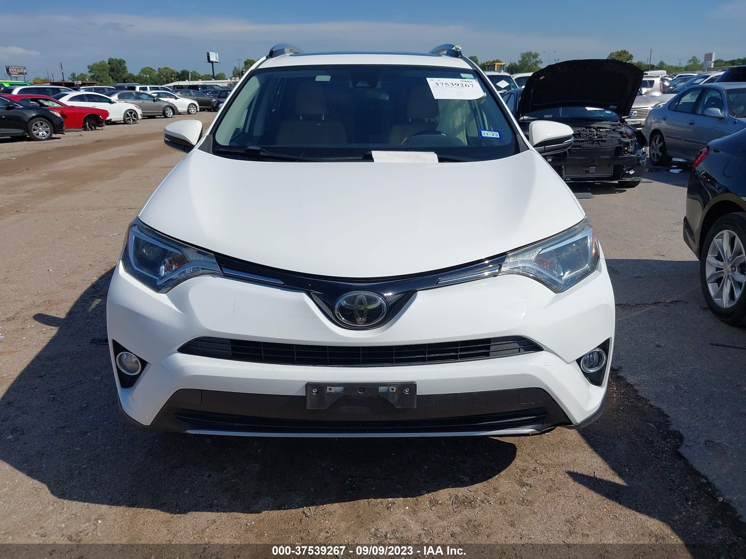 Photo 11 VIN: JTMWFREV3JJ724679 - TOYOTA RAV 4 