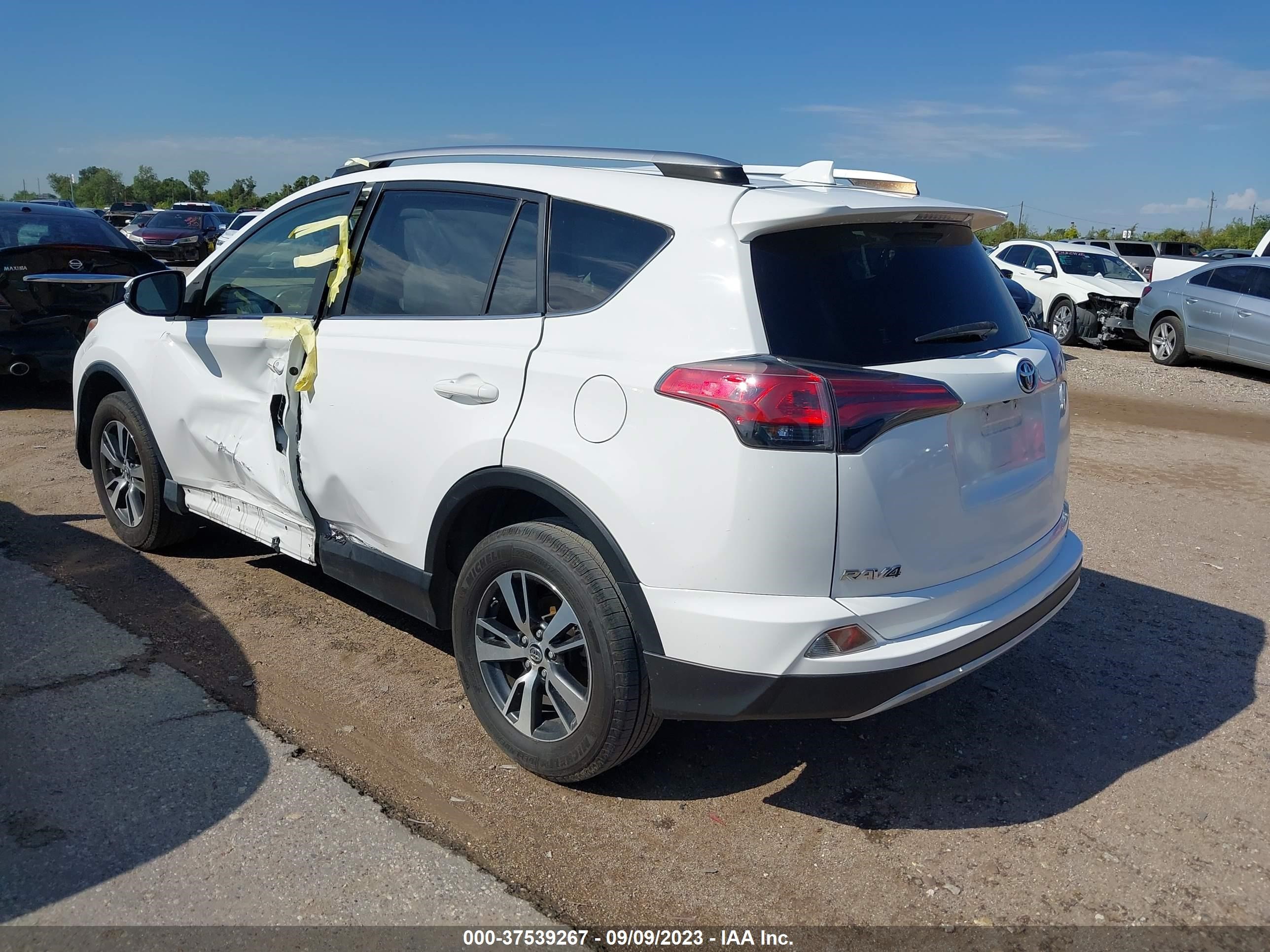 Photo 2 VIN: JTMWFREV3JJ724679 - TOYOTA RAV 4 