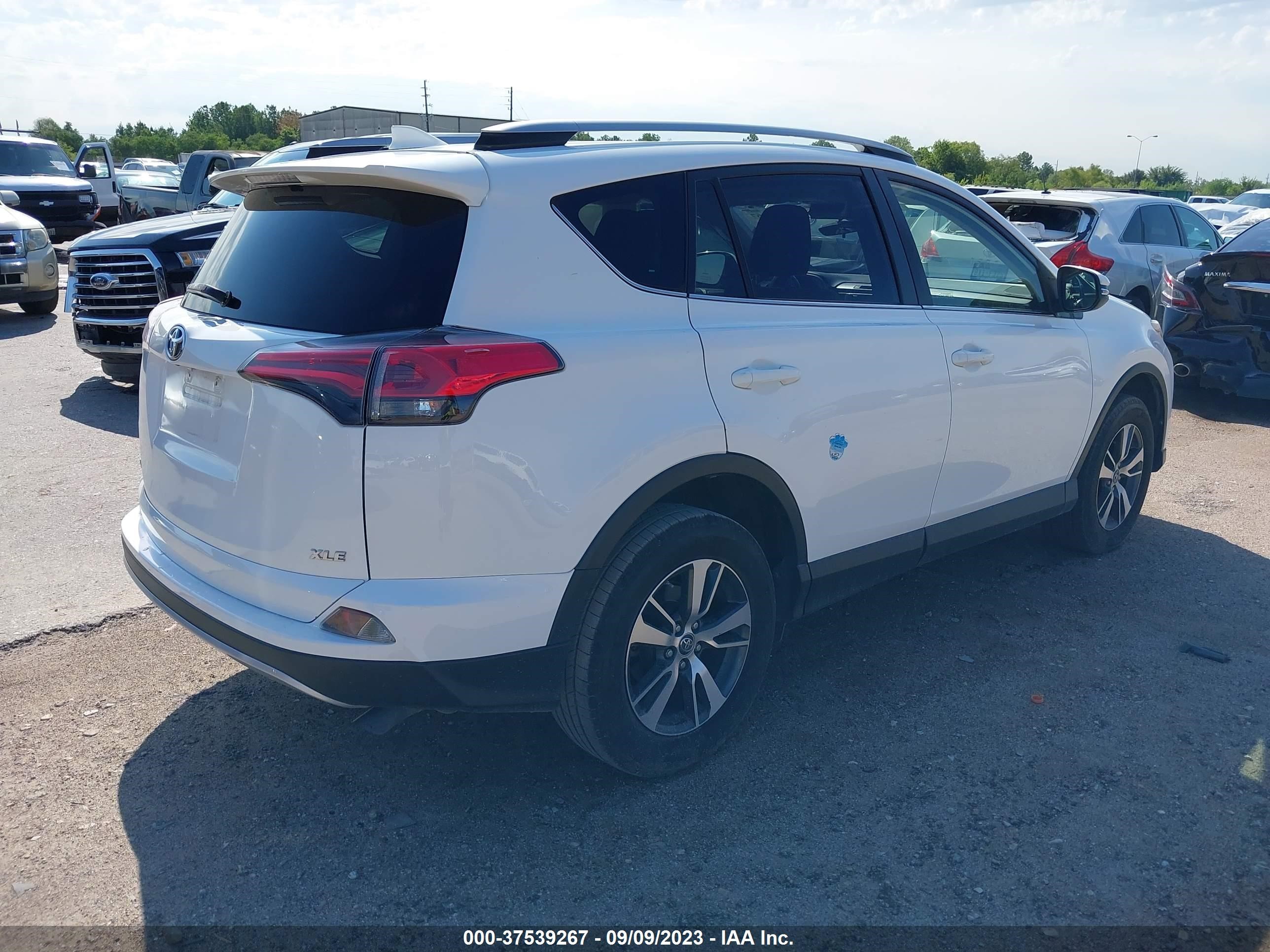 Photo 3 VIN: JTMWFREV3JJ724679 - TOYOTA RAV 4 