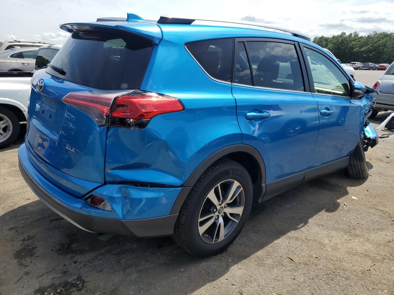 Photo 2 VIN: JTMWFREV4HD106165 - TOYOTA RAV 4 