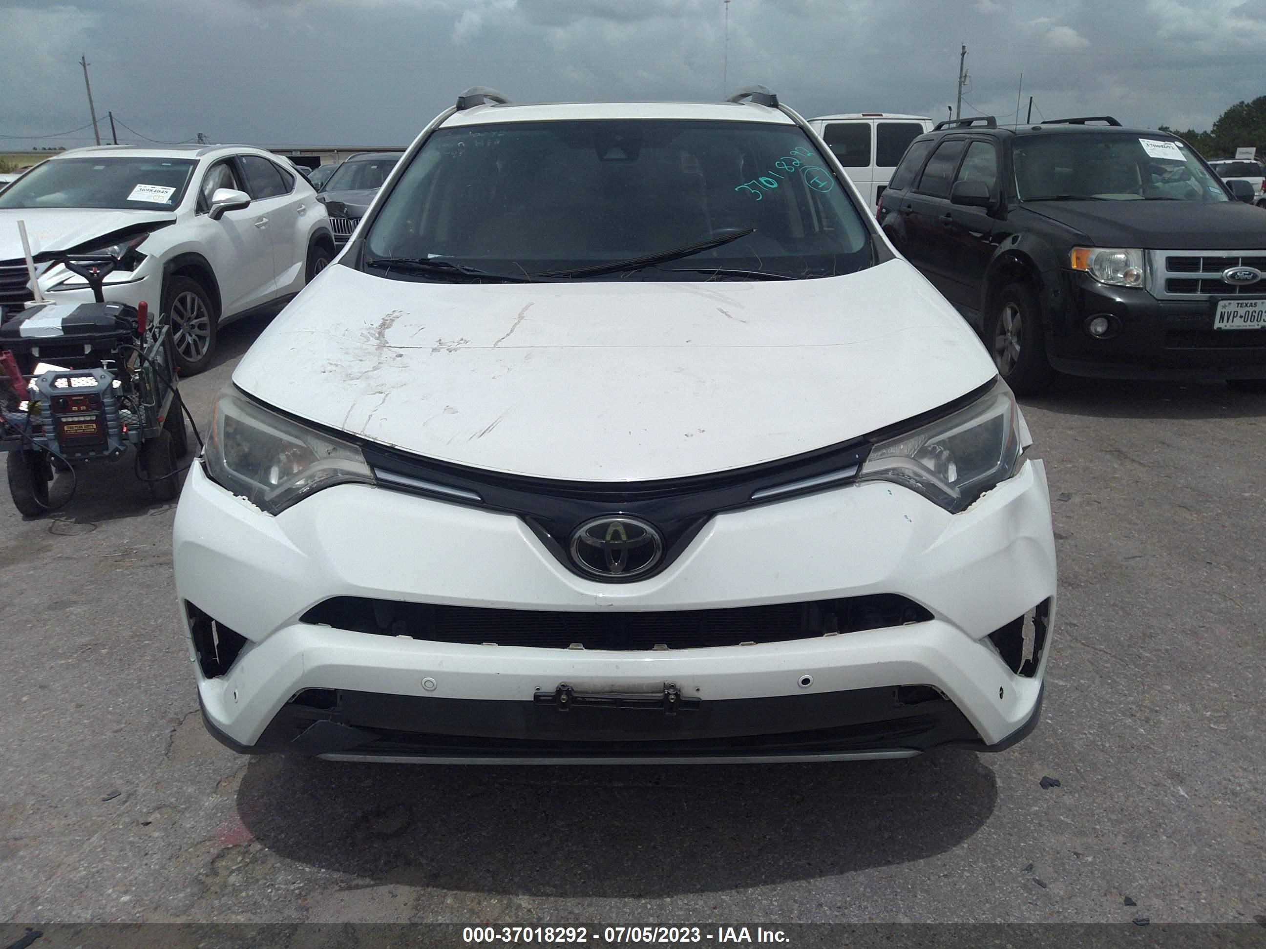 Photo 11 VIN: JTMWFREV4HJ102893 - TOYOTA RAV 4 