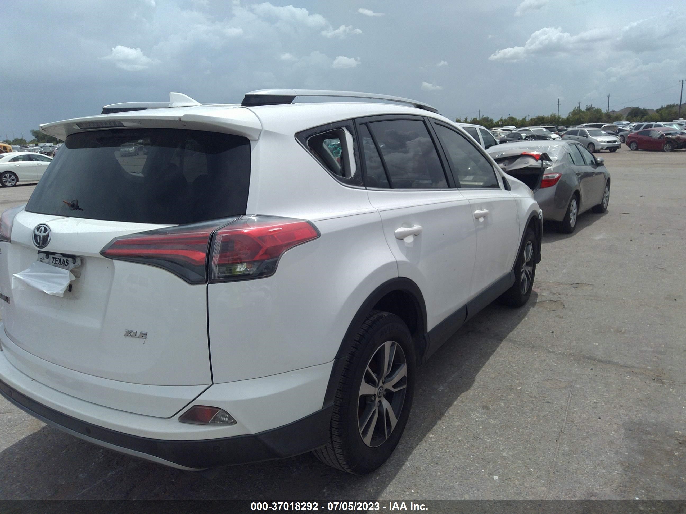 Photo 3 VIN: JTMWFREV4HJ102893 - TOYOTA RAV 4 