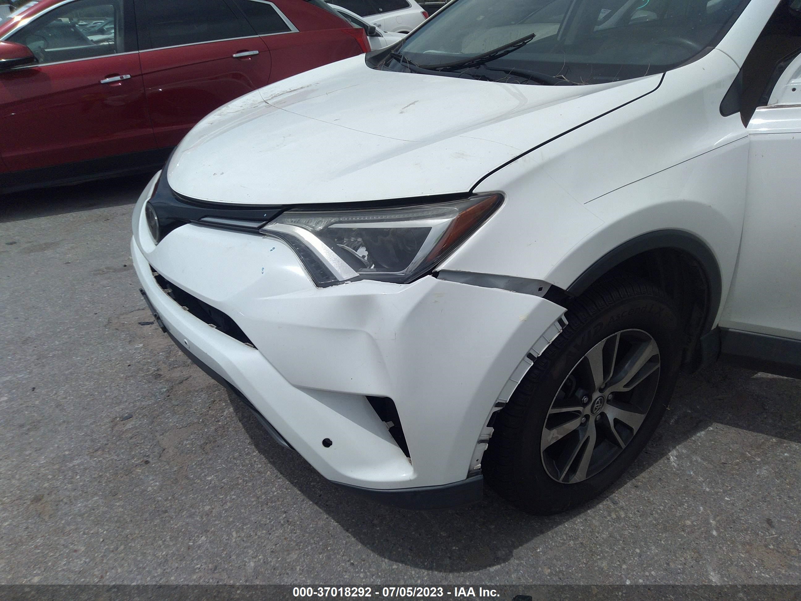 Photo 5 VIN: JTMWFREV4HJ102893 - TOYOTA RAV 4 