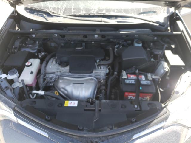 Photo 6 VIN: JTMWFREV4HJ103574 - TOYOTA RAV4 XLE 