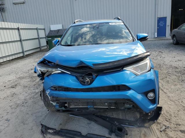 Photo 4 VIN: JTMWFREV5HD099338 - TOYOTA RAV4 XLE 