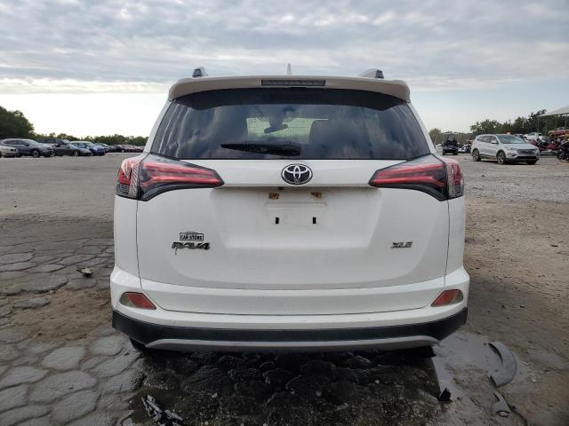 Photo 5 VIN: JTMWFREV5HJ115443 - TOYOTA RAV4 XLE 