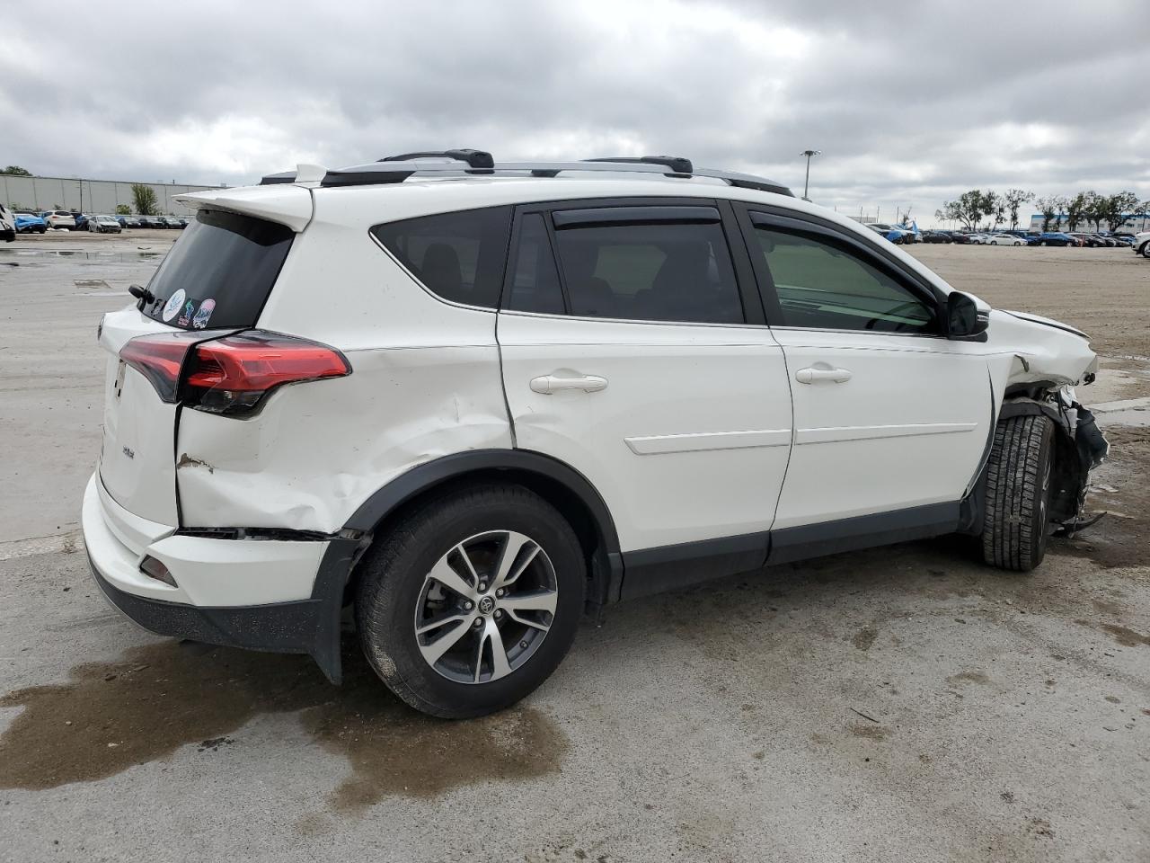 Photo 2 VIN: JTMWFREV5HJ143372 - TOYOTA RAV 4 