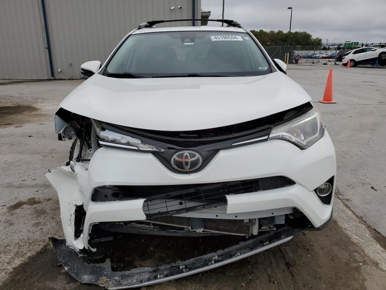 Photo 4 VIN: JTMWFREV5HJ143372 - TOYOTA RAV 4 