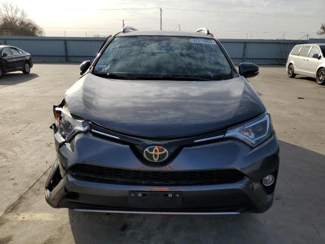 Photo 4 VIN: JTMWFREV5HJ705660 - TOYOTA RAV4 XLE 