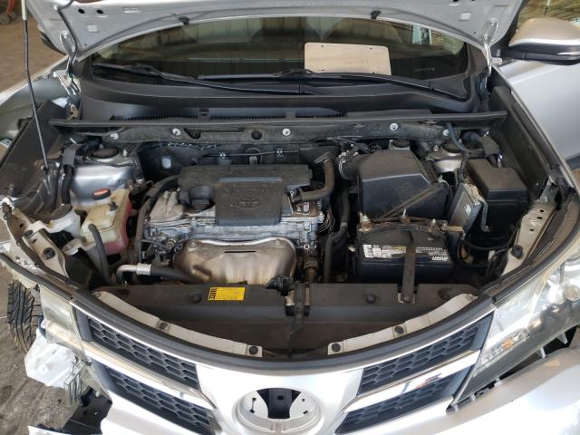 Photo 6 VIN: JTMWFREV6FJ040328 - TOYOTA RAV4 XLE 