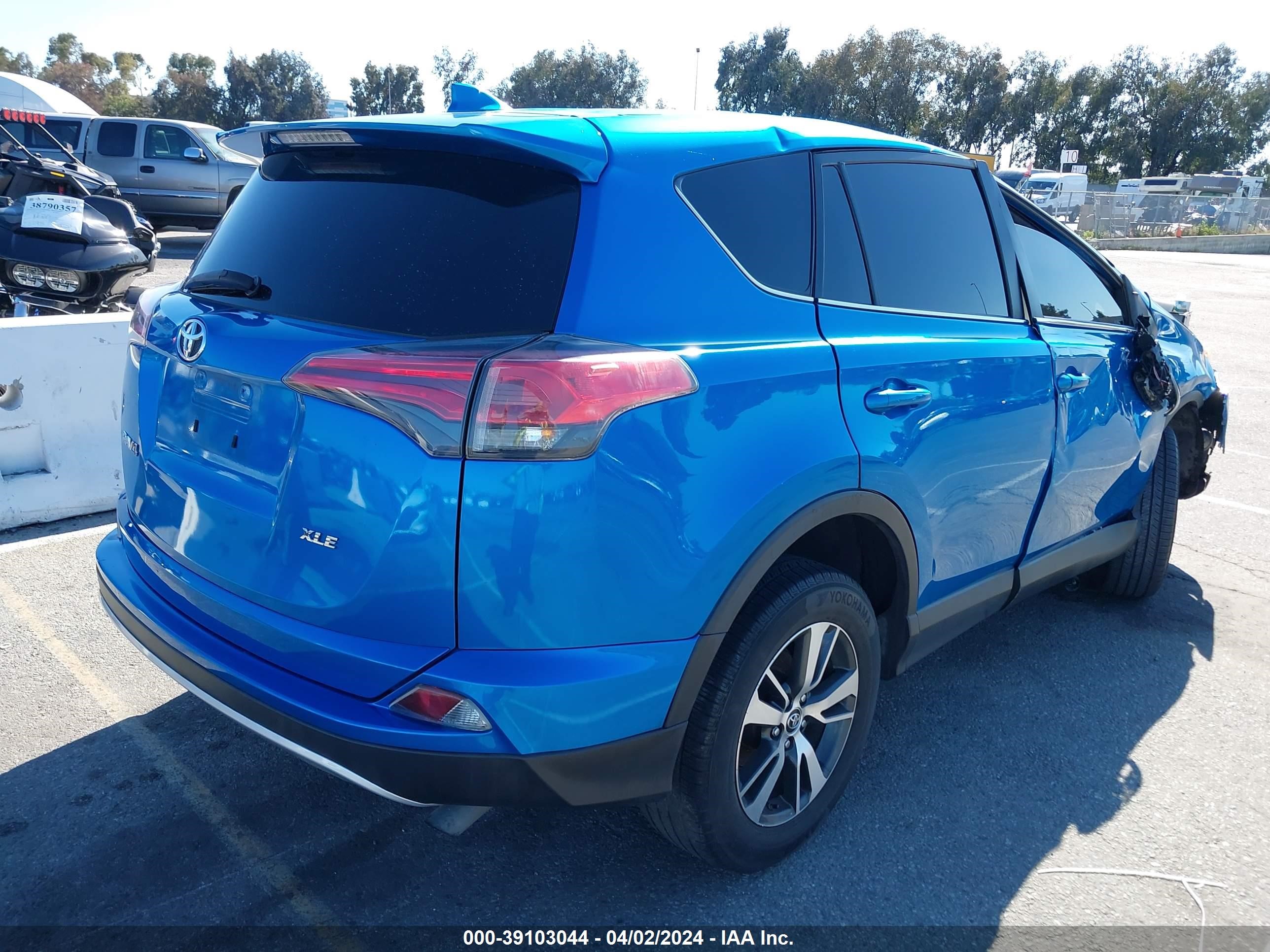 Photo 3 VIN: JTMWFREV6JJ732615 - TOYOTA RAV 4 