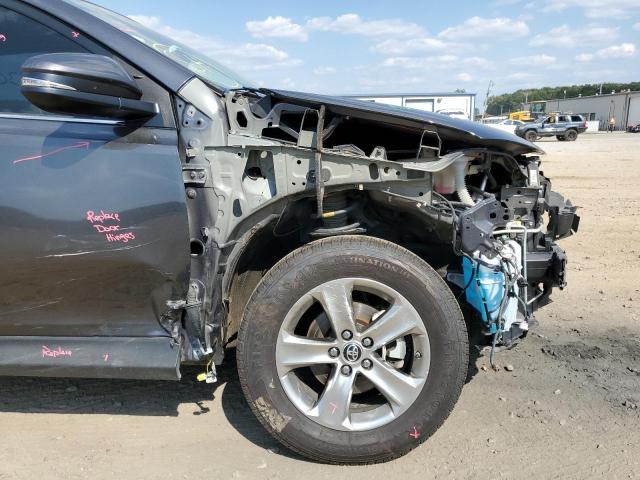 Photo 8 VIN: JTMWFREV7FJ041746 - TOYOTA RAV4 XLE 